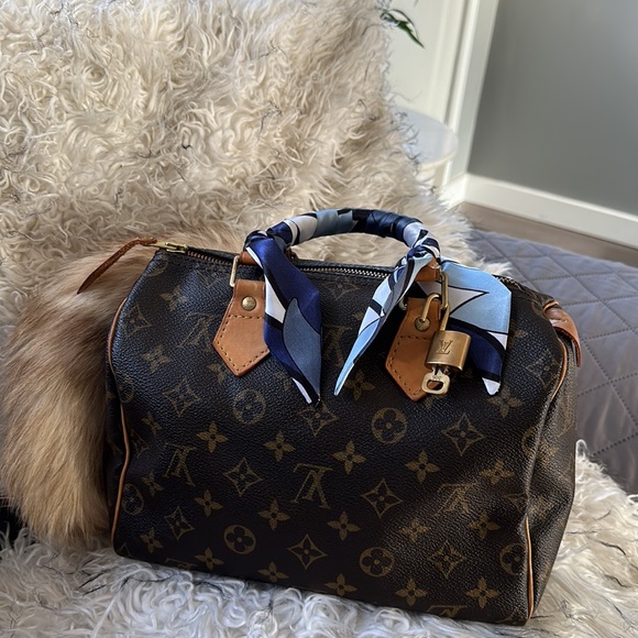 Hí selling my LV  speedy 25 just worn once,It’s cute and timeless bag 💼 - Picture 4 of 9